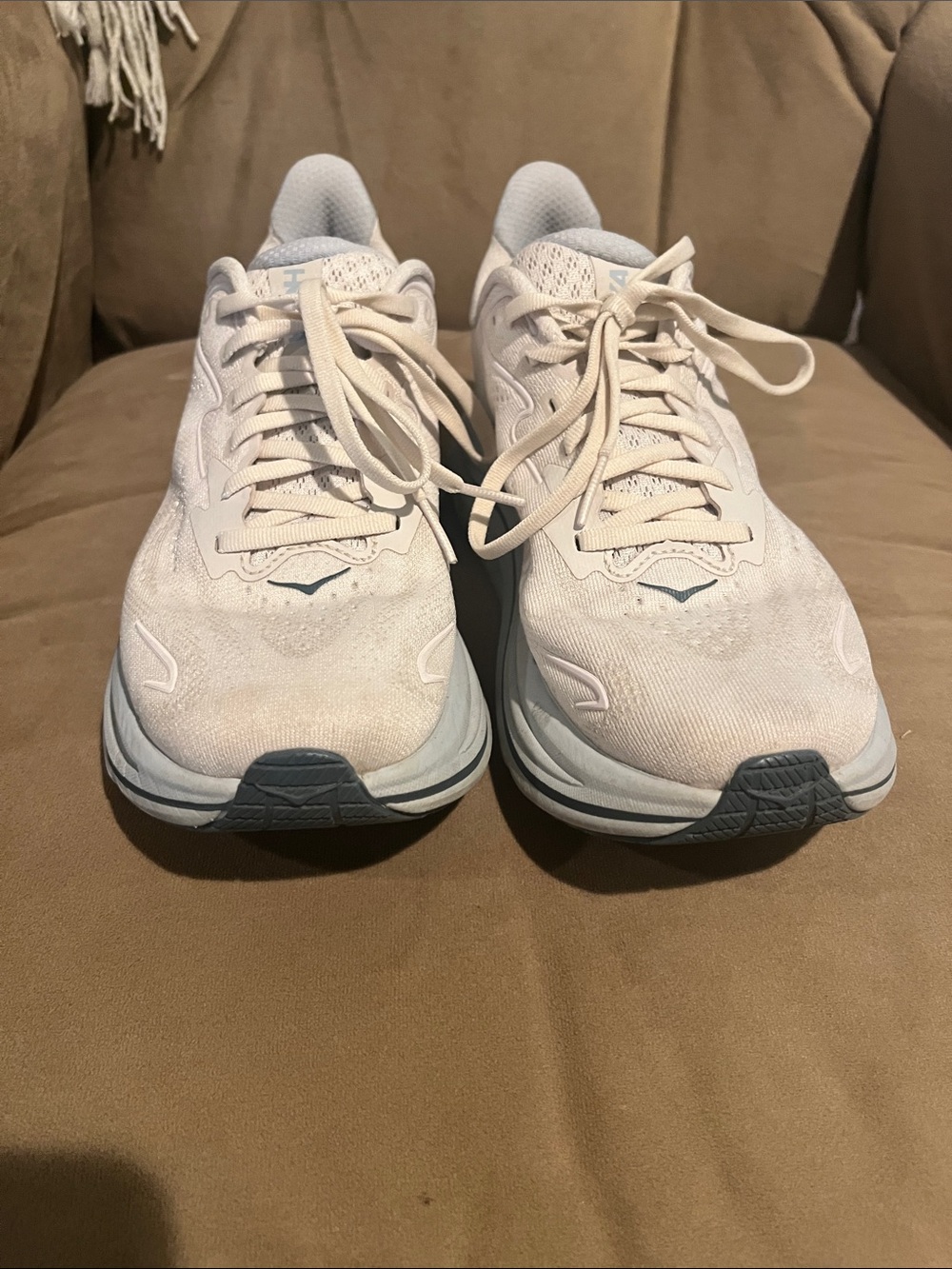 Light blue/white 7.5 Clifton 10 Hoka women’s shoes - Picture 8 of 9